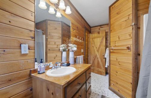 Big Canoe House | New Listing Forest Footprints in Big Canoe