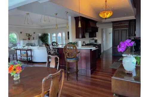 Fairfax House | NEW LISTING - Mountain View Estate