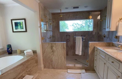 Fairfax House | NEW LISTING - Mountain View Estate