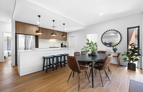 Victoria Park House | New Luxe Retreat in a Prime Location. Step Free.