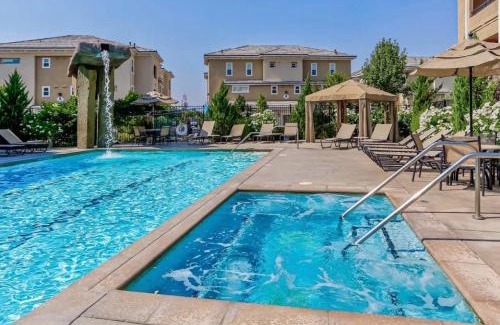 Reno/Tahoe Airport Apartment | New Luxurious 1BR Apartment Heated Pool Spa & Sauna