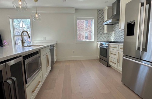 East Boston Condo | New Luxury 3 Bed 3 Bath Condo - East Boston Just 0.5 Miles to Airport T Station