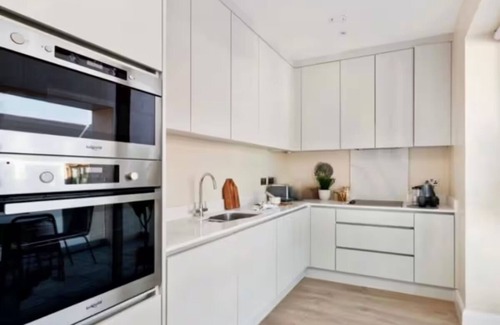 Stillorgan Apartment | New Luxury Seaview Apt in Dublin 15 min to Centre