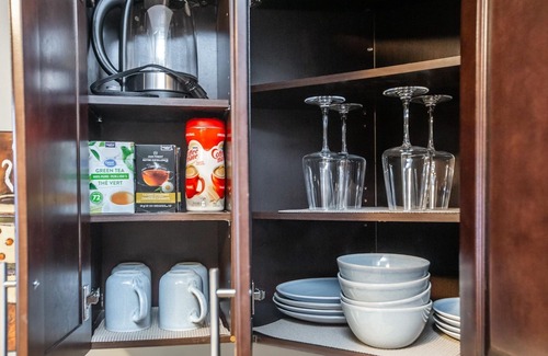 Northwest Edmonton House | NEW! Modern and Spacious Basement suite w Walk out.