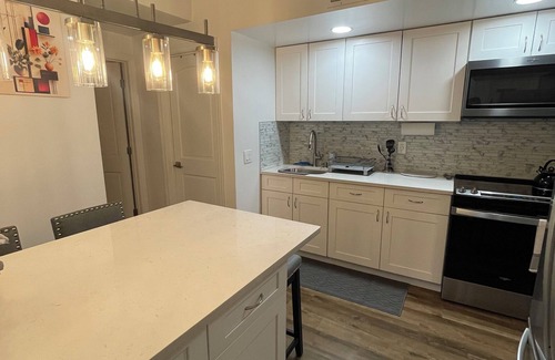 Bryn Mawr Apartment | New Modern Apartment