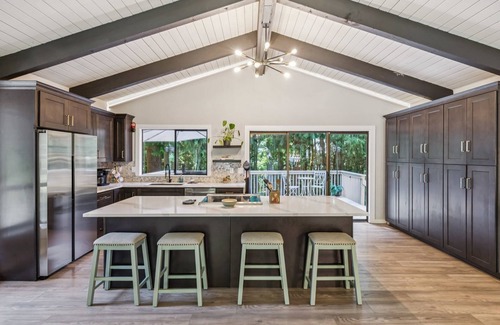 Lake Stevens House | NEW! Modern Forest Escape | Near Hikes & Lake