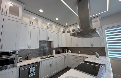 Newport House | New Modern Home in Bellevue