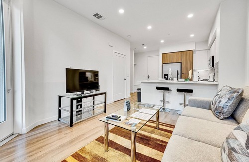 Mission Valley Apartment | New! nr Dwtn San Diego 1BR | Pool deck w/Hot tub