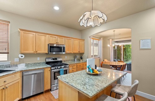 Old Farm District House | New on VRBO! Top-Rated Bend Getaway – Family Fun, Adventure & Comfort!