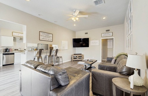 Pirates Beach West House | New Pirates Beach Home "Mimosa Manor" | Large Deck & Grill | Walk to Gulf