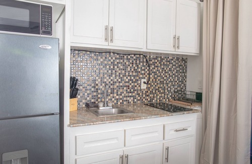 Westward Villas Subdivision Condo | NEW! QueenBed-1SofaBed Apartment Near BahaMar! 🥂