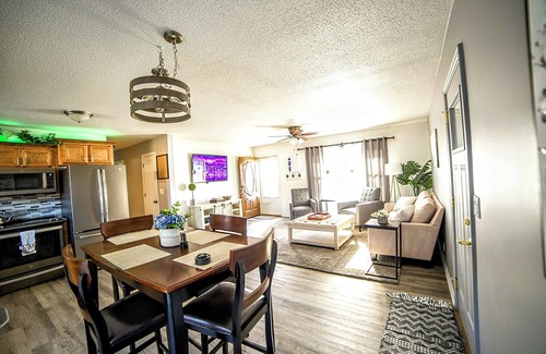 Marshall House | New, Relaxing, 3 mins to Missouri Valley College!