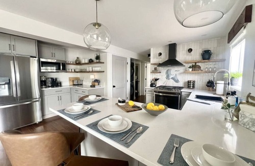 Tully House | NEW! Remodeled 5BR/3.5BA Lake House!