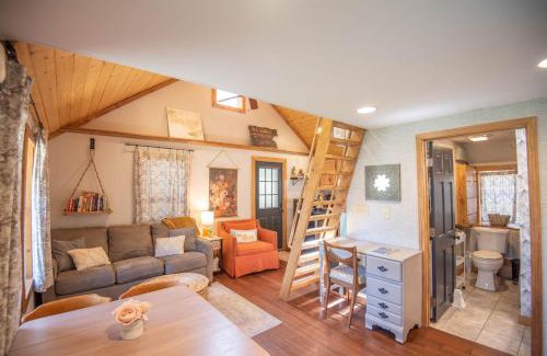 Crumpler House | New River Views & Access - Hot Tub, Gazebo, Fire Pit, Next to Riverside Canoeing!