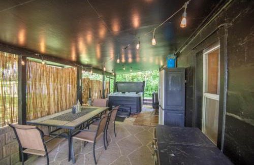 Crumpler House | New River Views & Access - Hot Tub, Gazebo, Fire Pit, Next to Riverside Canoeing!