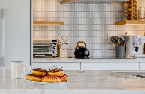 Stinson Beach House | NEW Seadrift Waterfront Kayaks, SUPS, Dock, Spa