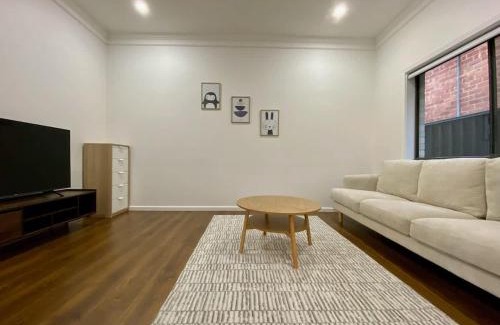 Unley House | New Spacious Luxury 5 Bedroom Mansion in Unley