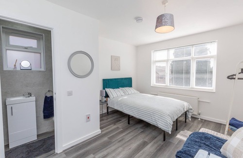 Wellingborough Apartment | New Studio apartments available on short term let - Wellingborough. easy parking
