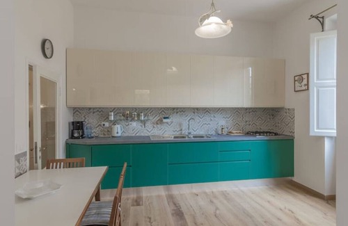 Santo Spirito Apartment | NEW Stunning Apt Central Florence near Ponte Vecchio. Historic River Arno Palace