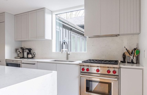 New Paltz House | NEW: Stunning Designer Lakefront Estate w/Hot Tub