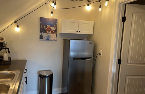 St. Albans Apartment | New Stylish, Cozy 2nd Story Studio. PVT Deck & Entrance Close To Downtown & Lake