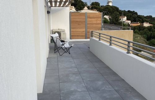 La Couronne Apartment | New superb 90 m2 seafront apartment on the Côte Bleue