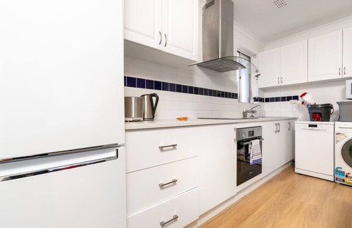 Lyons Apartment | New to VRBO: Brilliantly Restored Apt - 8mins from Hospital