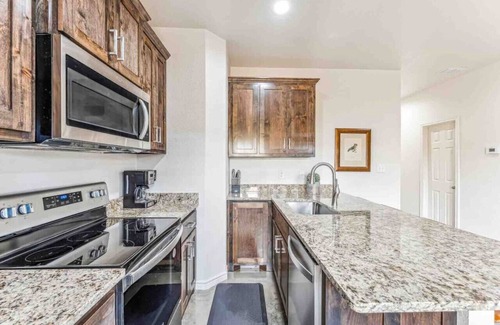 Stephenville House | New Townhome-Walk to Tarleton