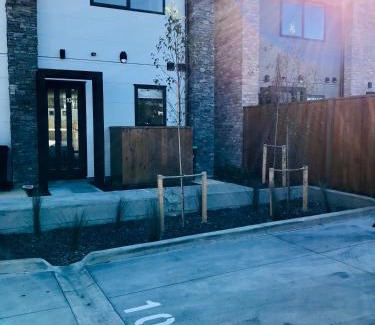 Riccarton Apartment | New Townhouse 5 min from central CHCH including bikes to use