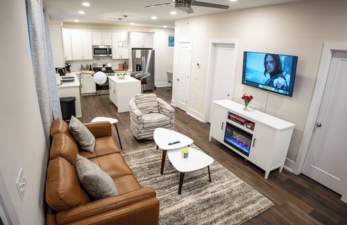 Hayes House | New Turf:Rooftop& Patio min's from Downtown, Duke, NCCU, Hospital,Durham Bulls