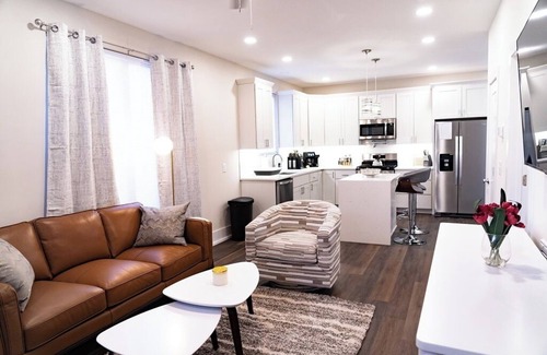 Hayes House | New Turf:Rooftop& Patio min's from Downtown, Duke, NCCU, Hospital,Durham Bulls