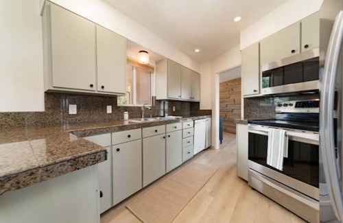 Redlands House | NEW! Views, Hot Tub & Trails