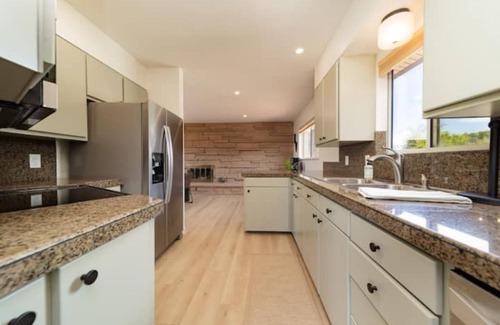 Redlands House | NEW! Views, Hot Tub & Trails