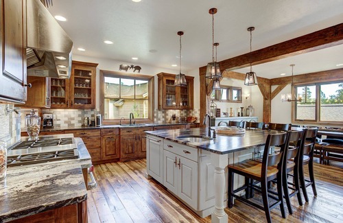 Warrior's Mark West House | NEW Wandering Moose on Peak 10, Epic Views, Hot Tub, LOCATION!