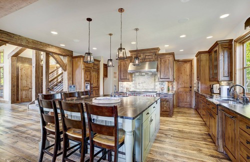 Warrior's Mark West House | NEW Wandering Moose on Peak 10, Epic Views, Hot Tub, LOCATION!