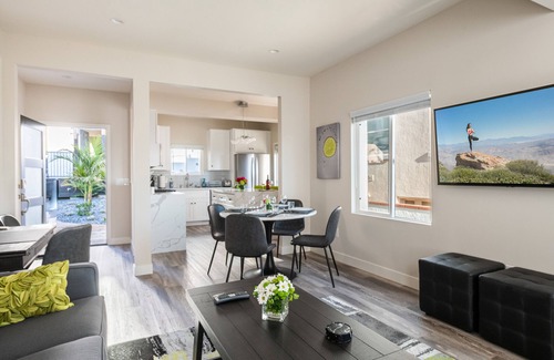 Middletown Villa | NEW WATER VIEW FAMILY VILLA AC DECK HOTTUB FIREPIT BBQ BACKYARD ONSITE PARKING!