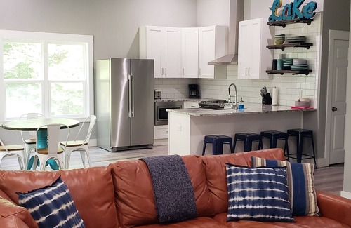 Barium Springs House | NEW! Waterfront Lake Norman -Hot tub, dock, kayaks, paddleboards