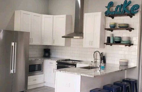 Barium Springs House | NEW! Waterfront Lake Norman -Hot tub, dock, kayaks, paddleboards