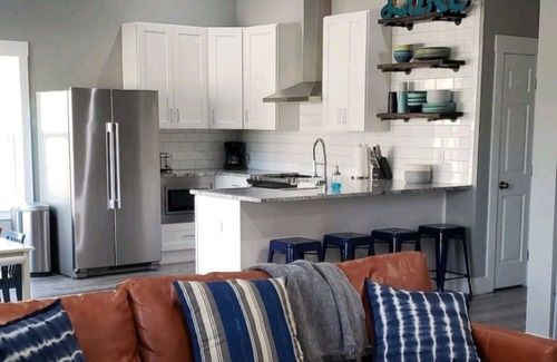 Barium Springs House | NEW! Waterfront Lake Norman -Hot tub, dock, kayaks, paddleboards