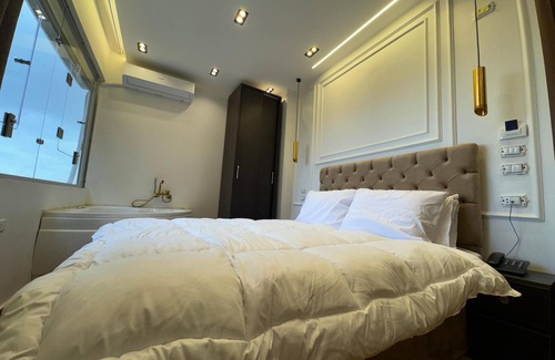 Pyramids Gardens House | New White Pyramids Inn