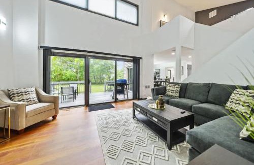 Waukegan House | New Year Spot- Navy Graduation King bed pool table