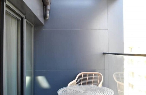 Sofia Apartment | New York: A spacious modern apartment with parking