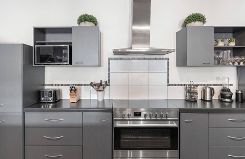 Nelson Apartment | New York inspired apartment in the heart of Nelson city, live like a local.