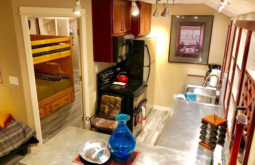 Southwest Bend Condo | NewBuiltChaletGreatLocation3minDrive>OldMill/Music