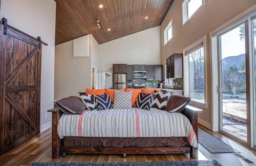 Brightwood Ski Chalet | Newly built Modern Chalet at Mt. Hood Village