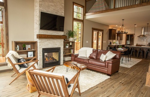 Mosier House | Newly built Mosier Bluff home-3 Bed, 3.5 Bath Spectacular River View and Hot Tub