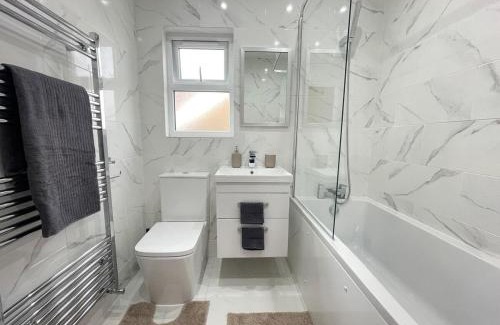 Snaresbrook Apartment | Newly built spacious 1 bedroom apartment