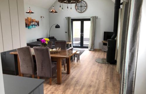 Hendrerwydd House | Newly Converted Luxury Barn With Private Hot Tub