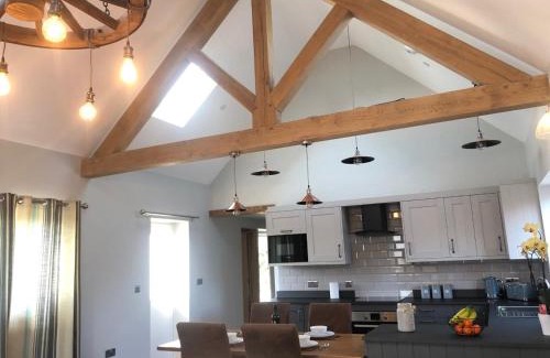 Hendrerwydd House | Newly Converted Luxury Barn With Private Hot Tub