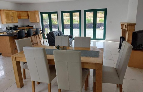 Derry House | Newly Furnished 5-bedroom House Rosscarbery/Glandore